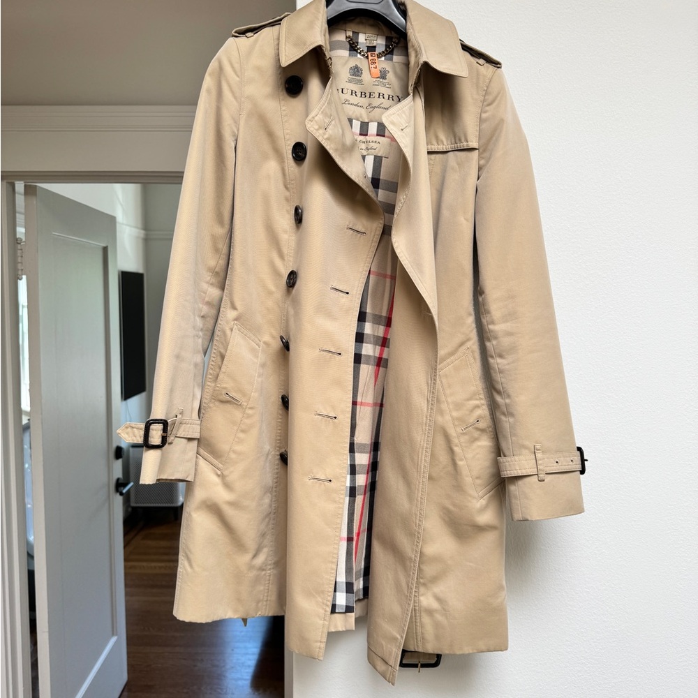 Burberry Women's Chelsea Trench